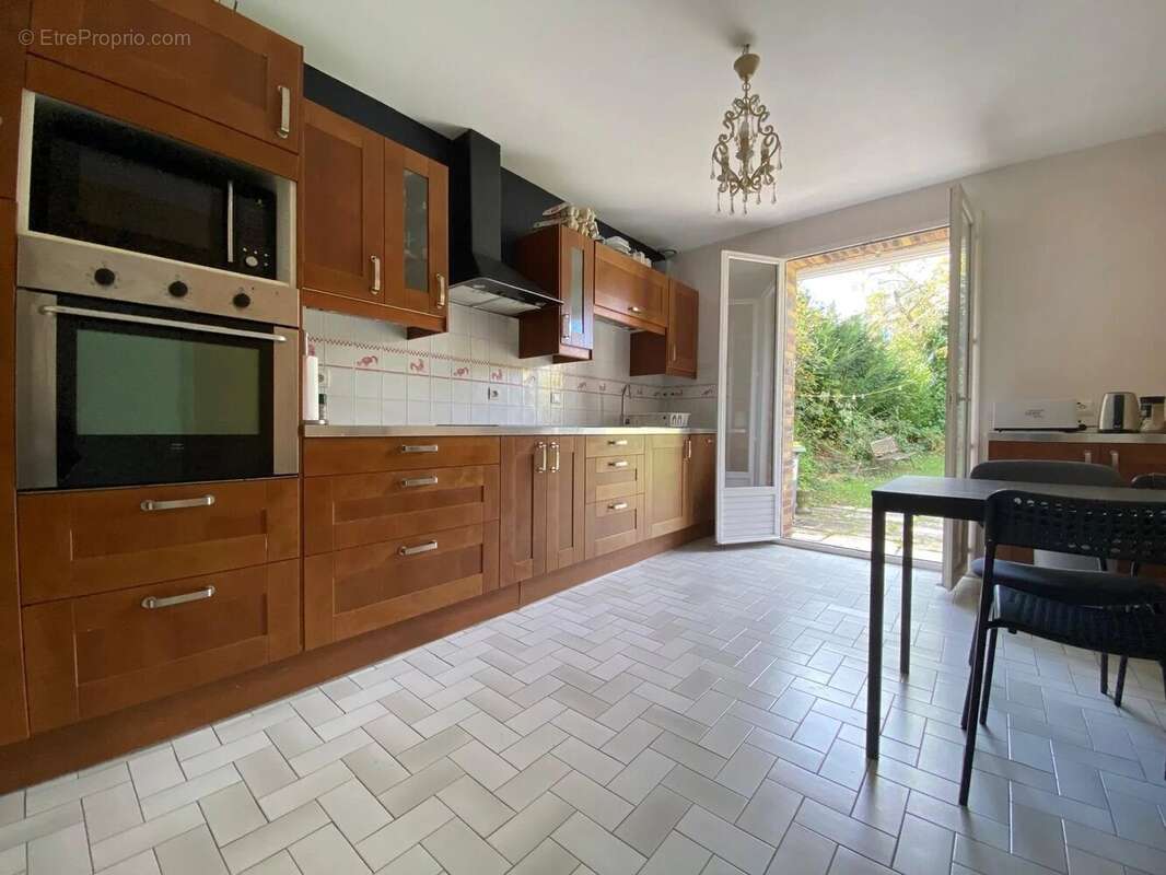 Maison à LES CLAYES-SOUS-BOIS