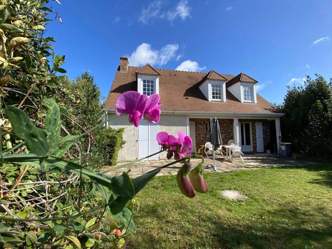 Maison à LES CLAYES-SOUS-BOIS