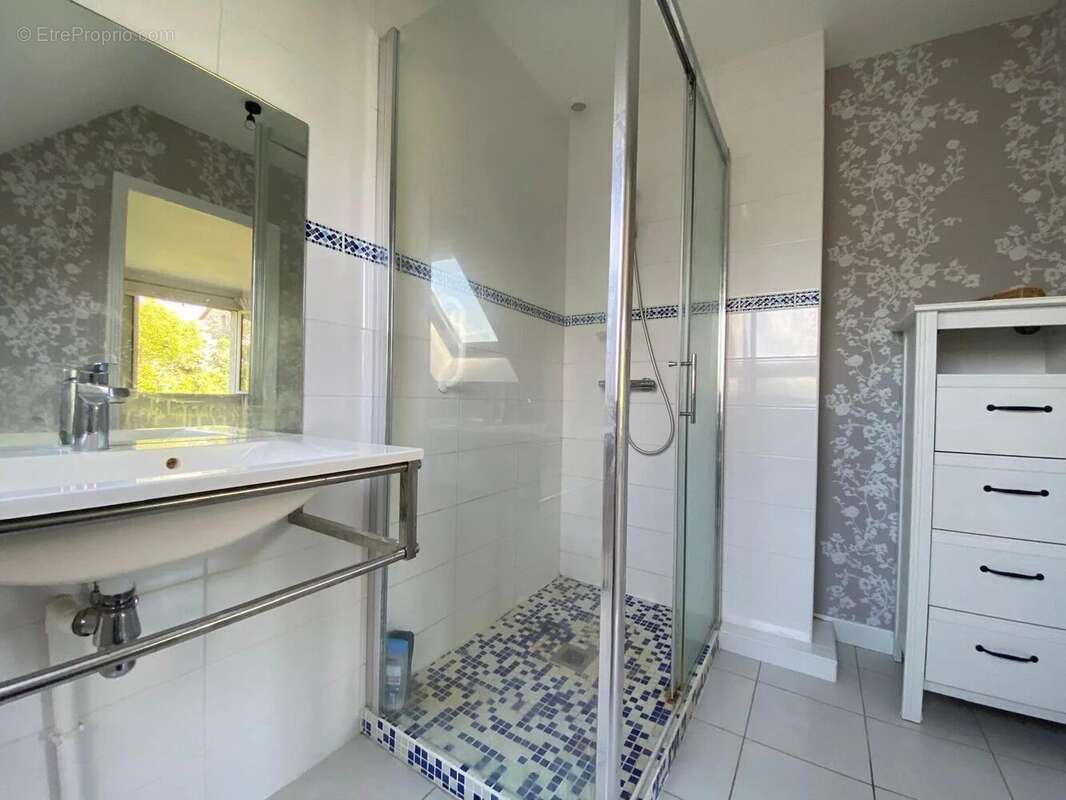 Maison à LES CLAYES-SOUS-BOIS