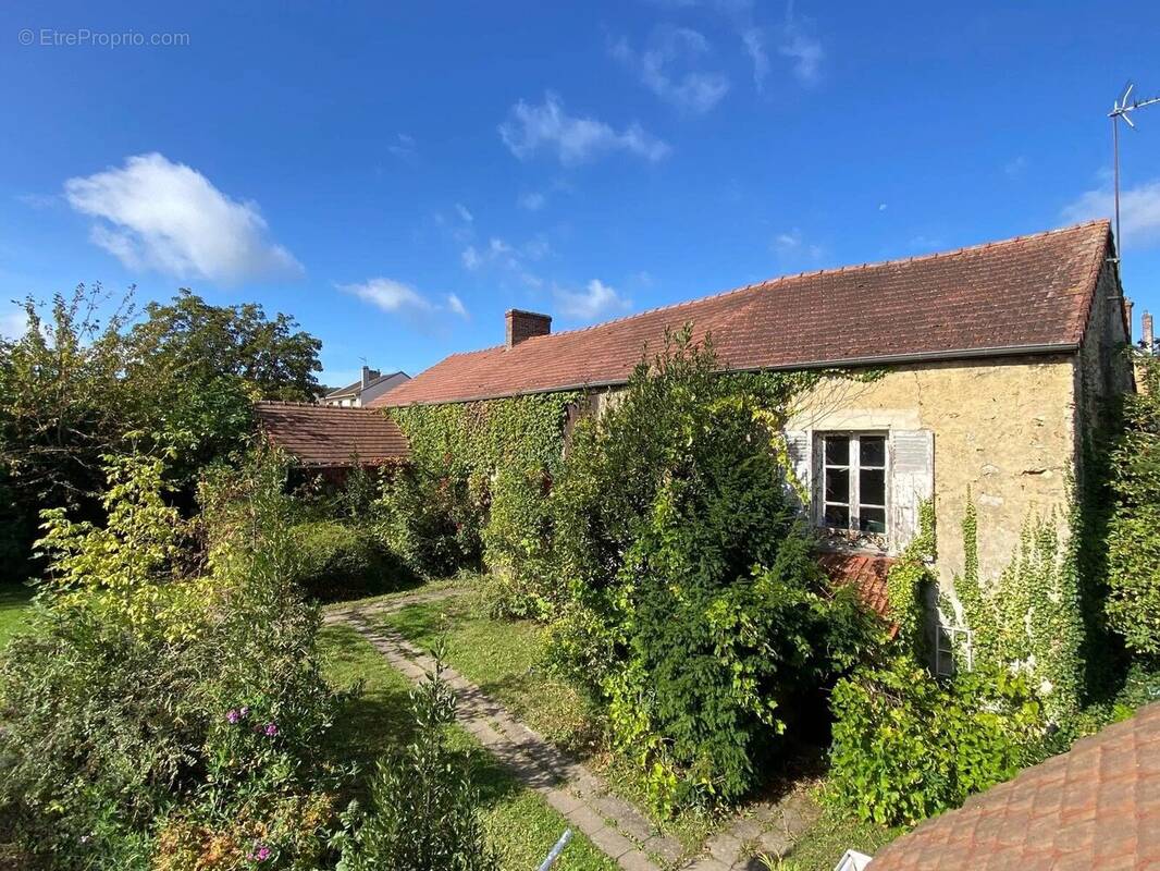 Maison à LES CLAYES-SOUS-BOIS
