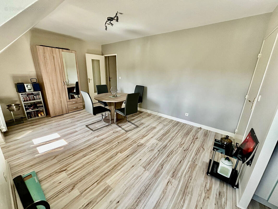 Appartement à PIERRES