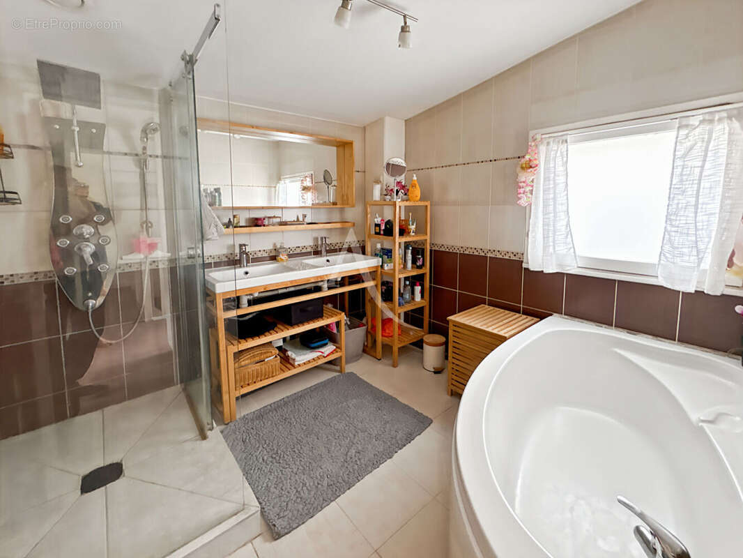 Maison à JOUY-LE-MOUTIER