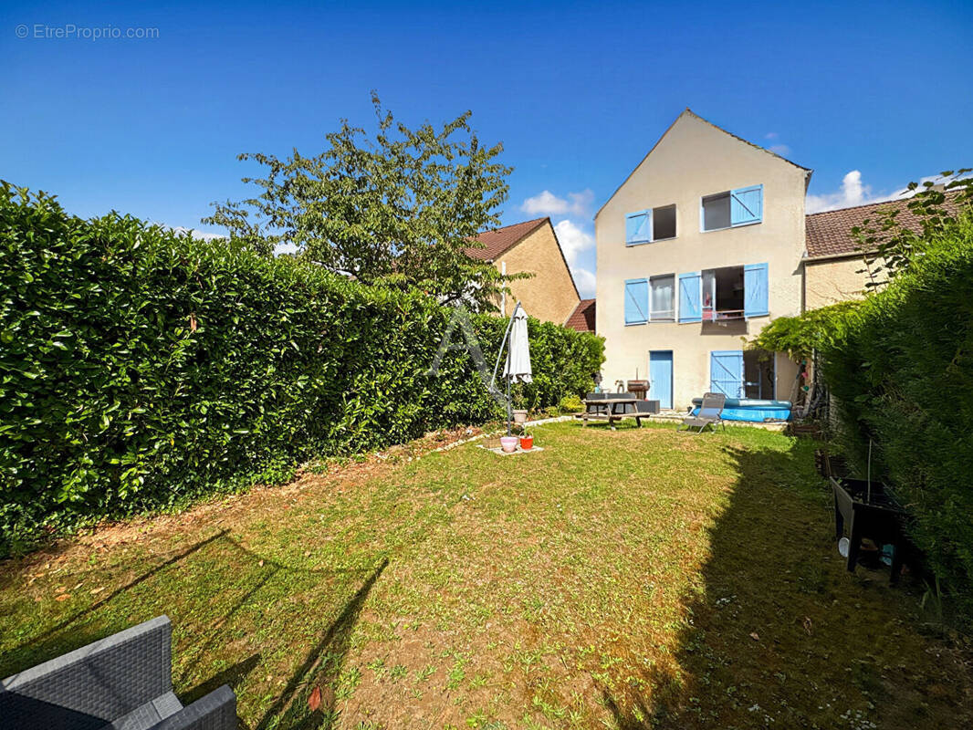 Maison à JOUY-LE-MOUTIER