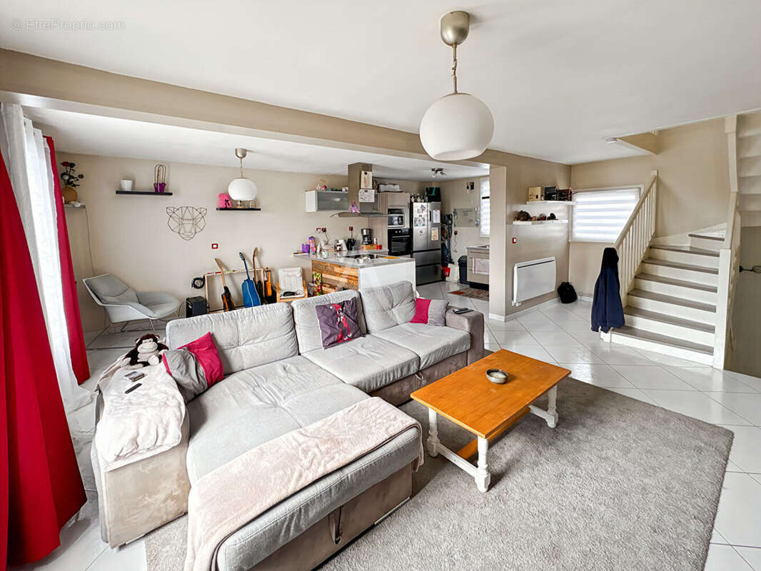 Maison à JOUY-LE-MOUTIER