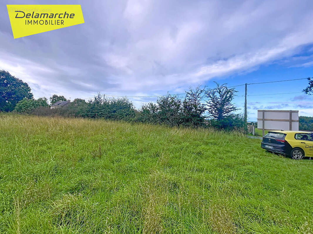 Terrain à BRICQUEVILLE-SUR-MER