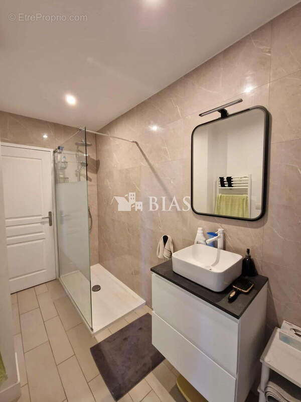 Maison à LA RIVIERE-SAINT-SAUVEUR