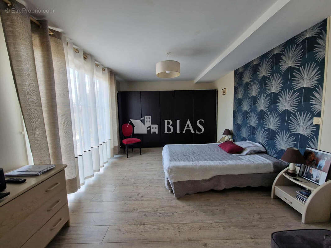 Maison à LA RIVIERE-SAINT-SAUVEUR