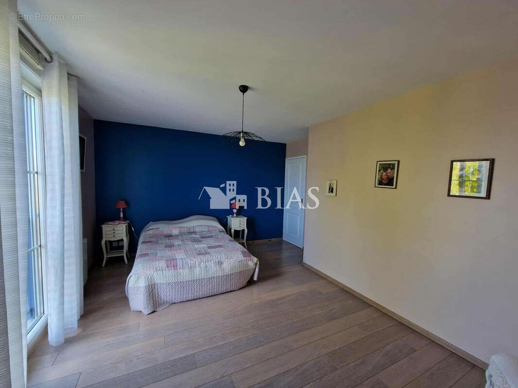 Maison à LA RIVIERE-SAINT-SAUVEUR