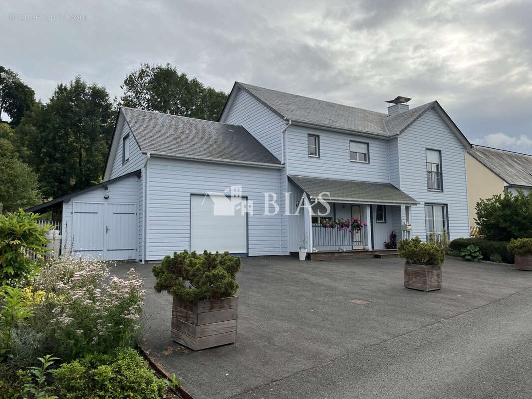 Maison à LA RIVIERE-SAINT-SAUVEUR