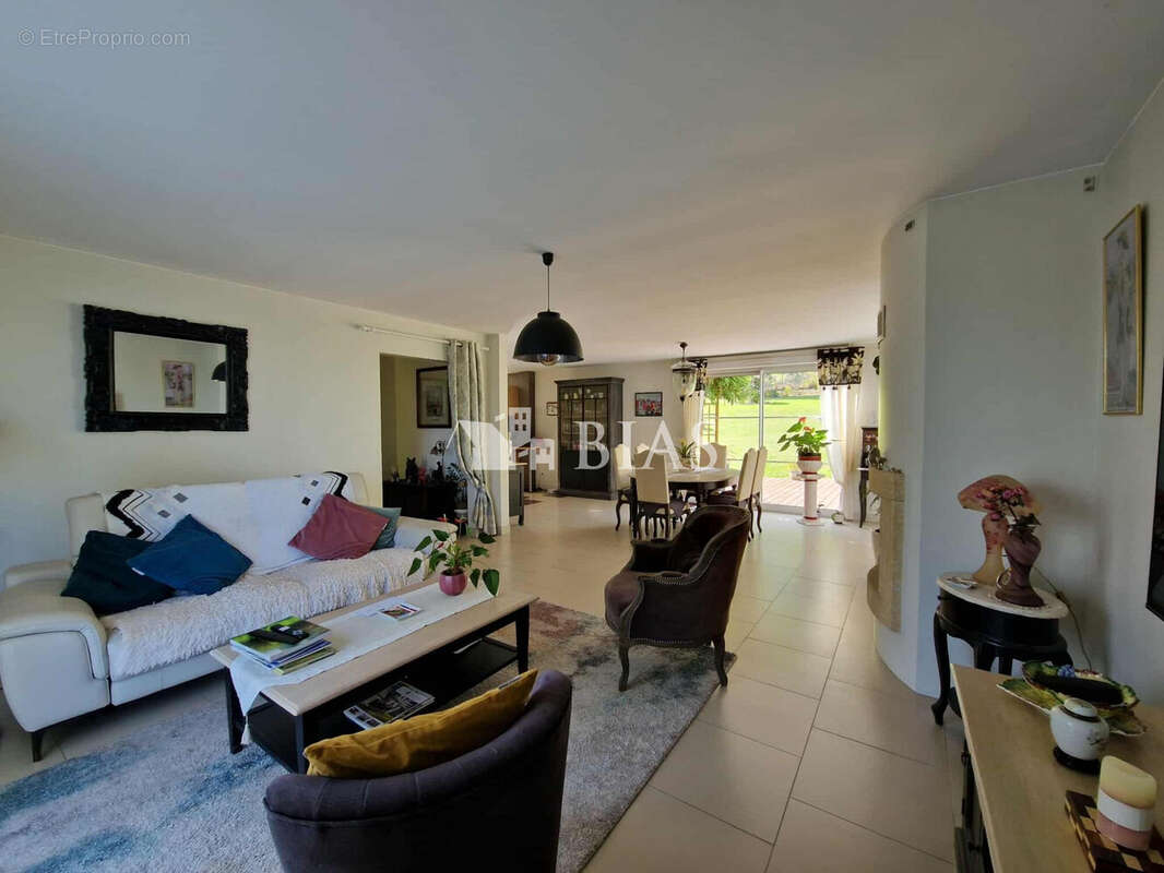 Maison à LA RIVIERE-SAINT-SAUVEUR