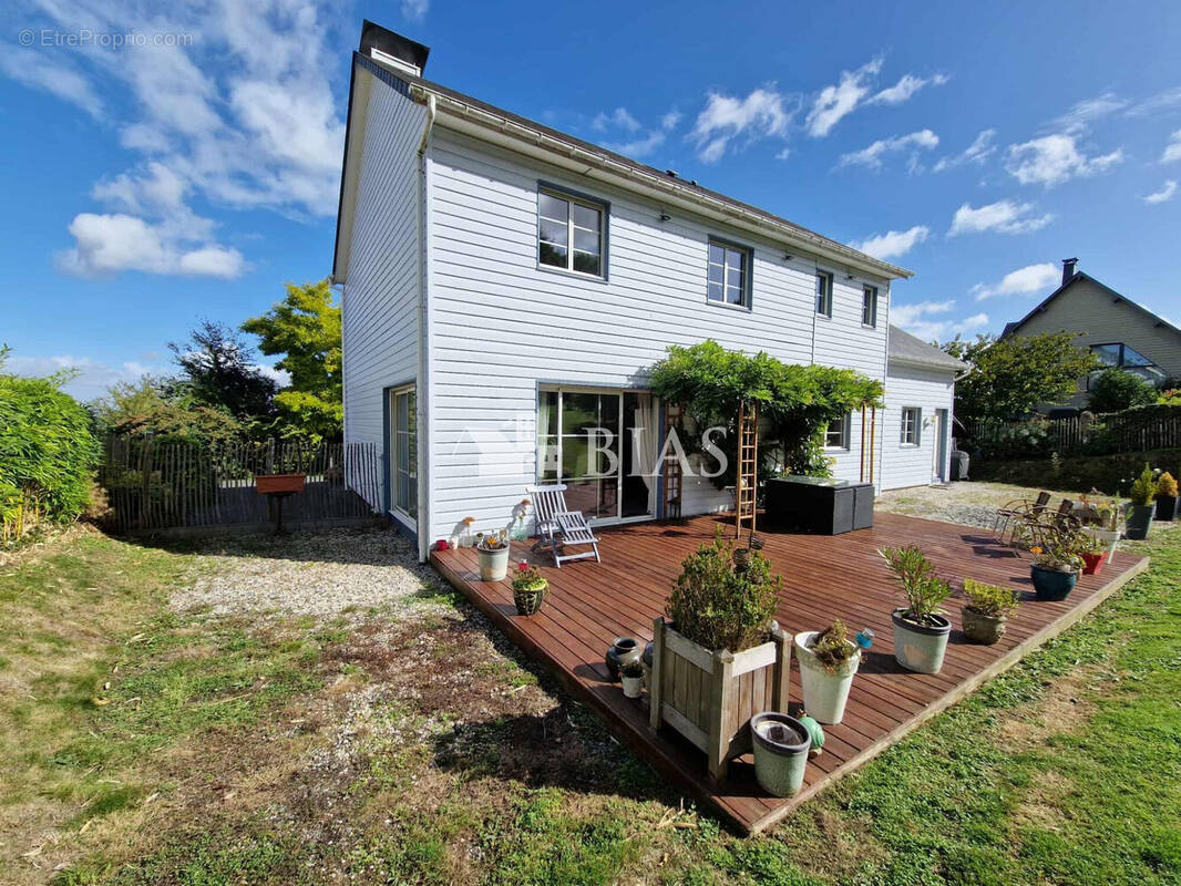 Maison à LA RIVIERE-SAINT-SAUVEUR