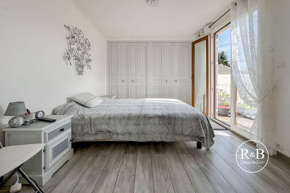 Maison à LES CLAYES-SOUS-BOIS