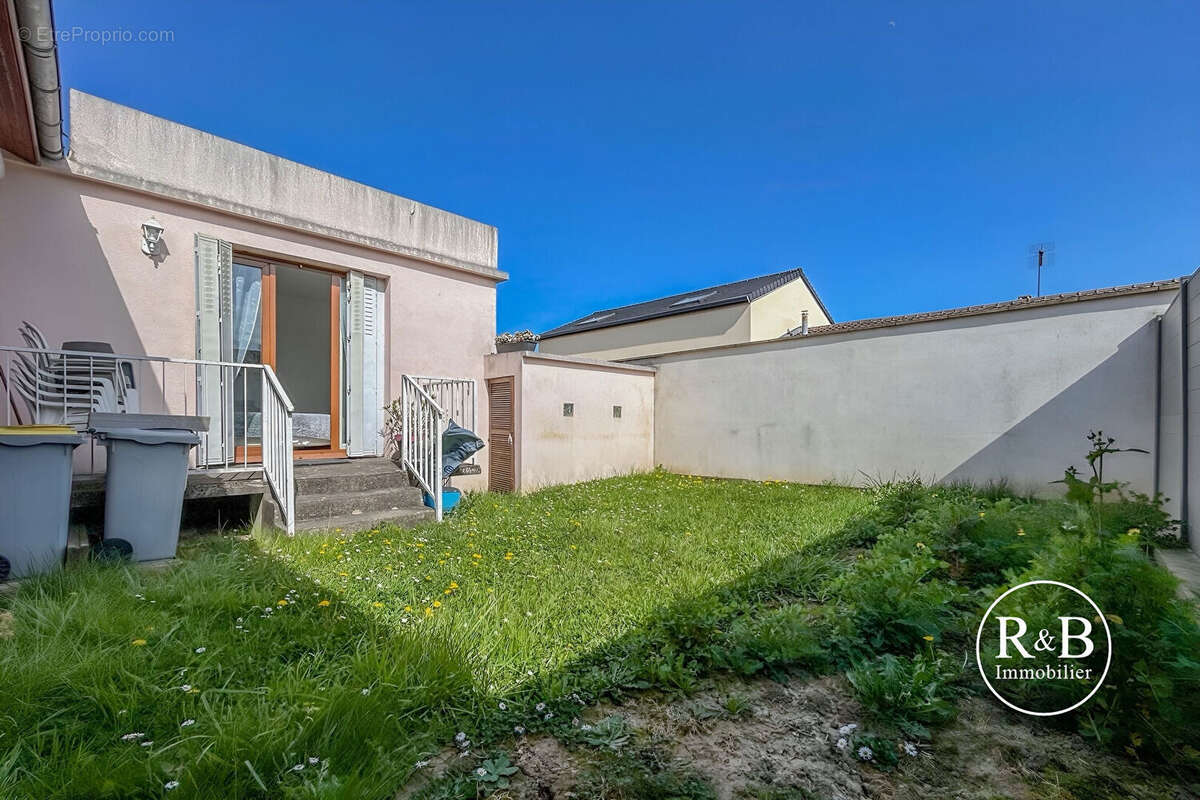 Maison à LES CLAYES-SOUS-BOIS