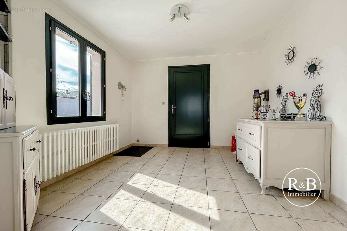 Maison à LES CLAYES-SOUS-BOIS