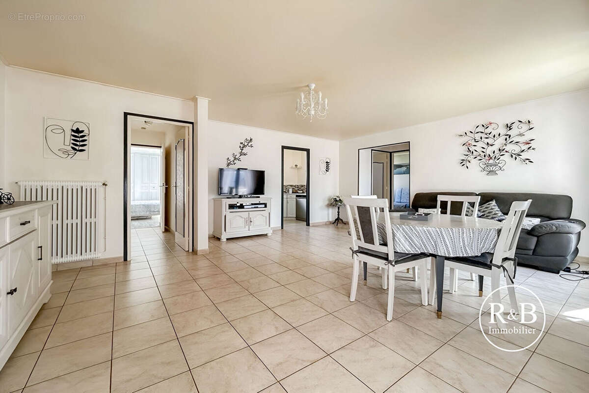 Maison à LES CLAYES-SOUS-BOIS