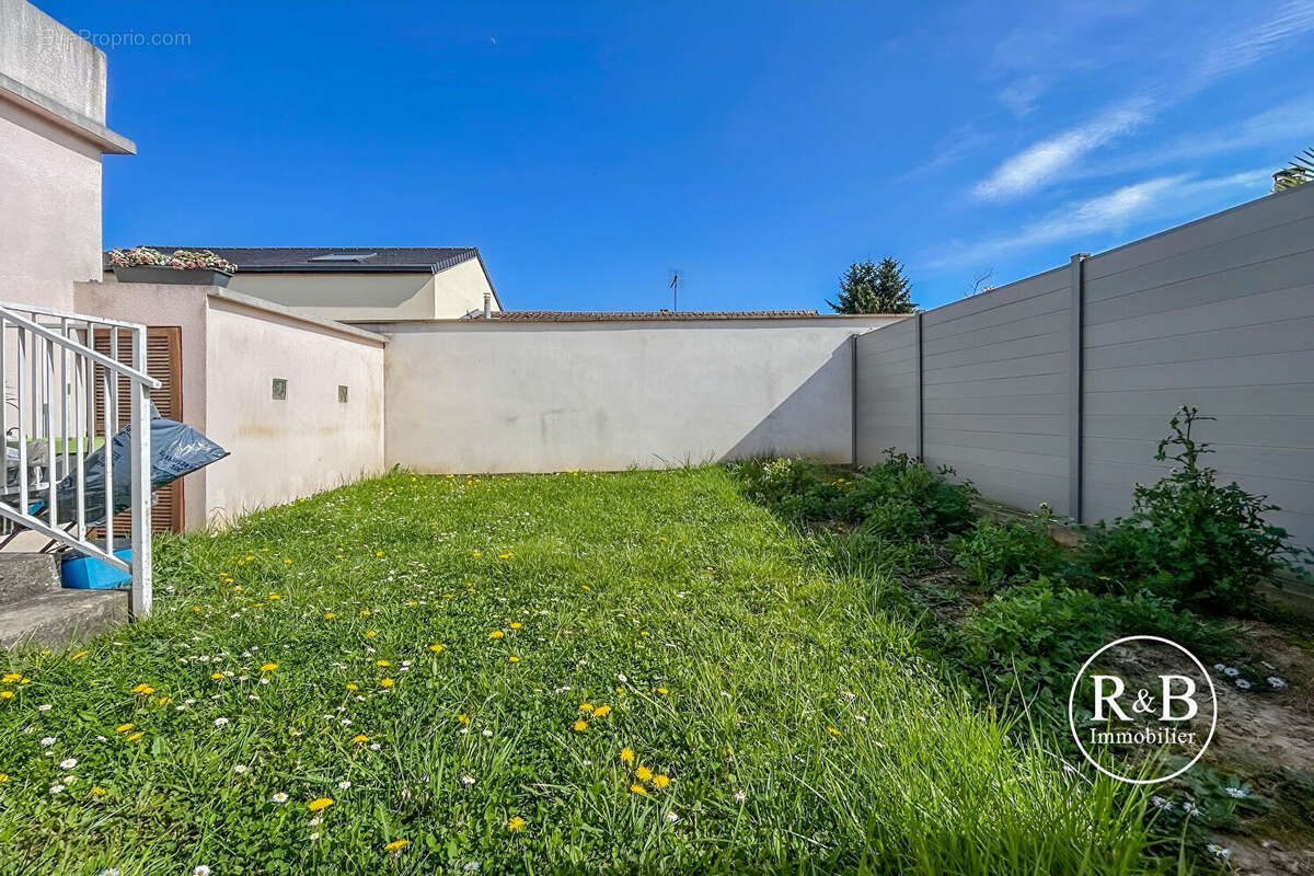Maison à LES CLAYES-SOUS-BOIS