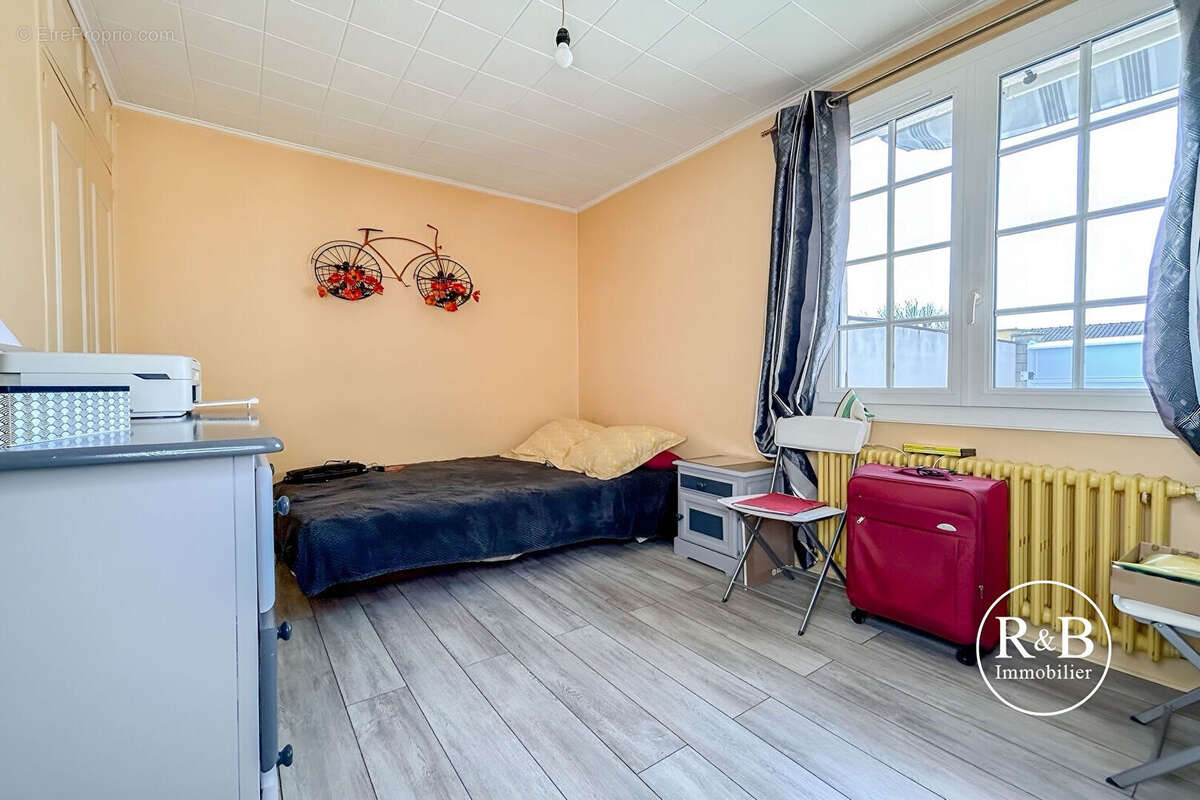 Maison à LES CLAYES-SOUS-BOIS