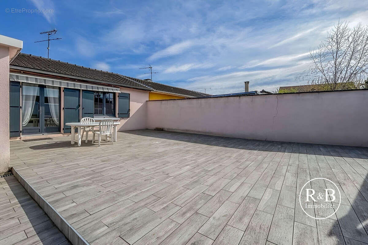 Maison à LES CLAYES-SOUS-BOIS