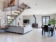 Séjour double carrelé avec poêle à bois - Maison à CHEVREUSE