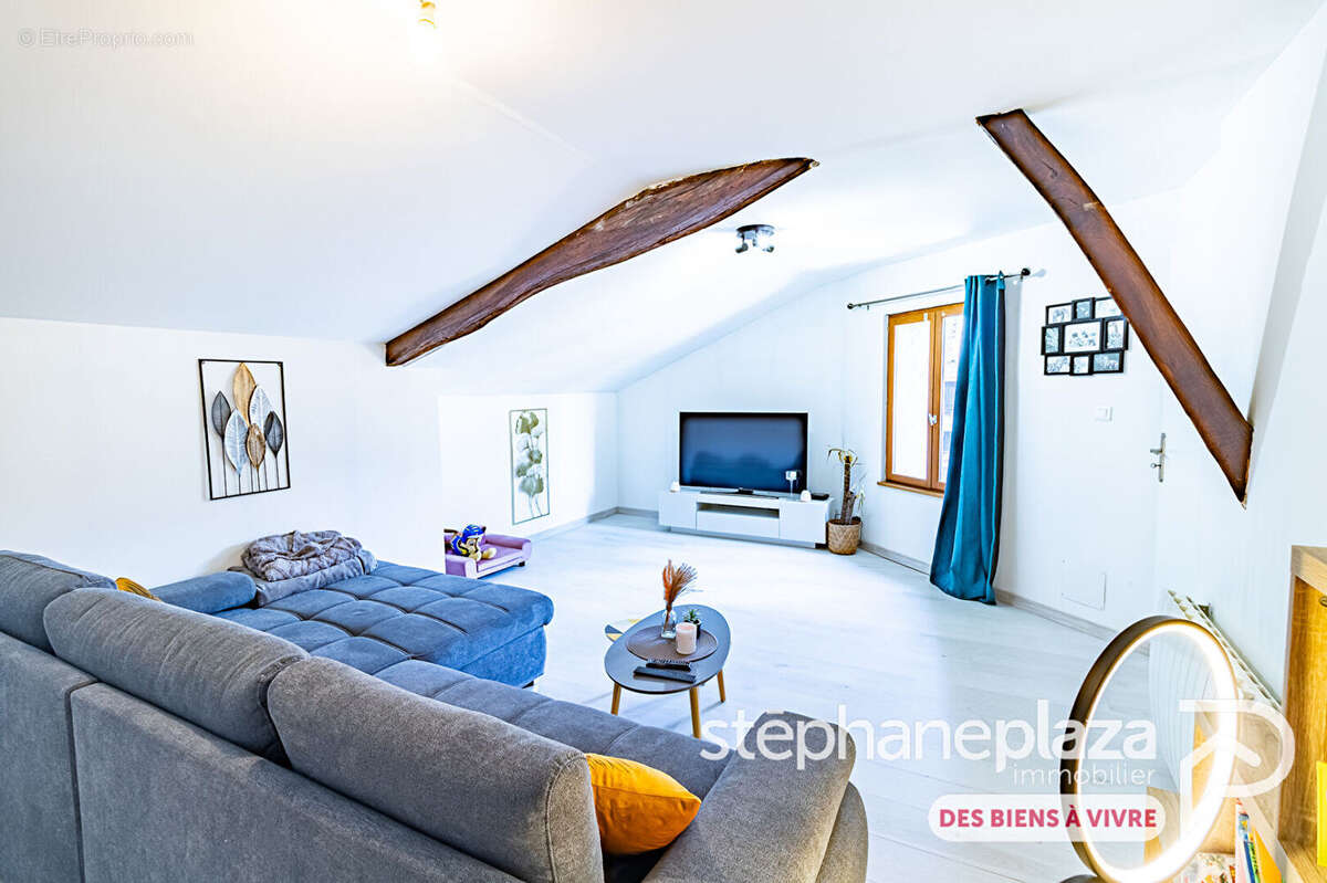 Appartement à PRIAY