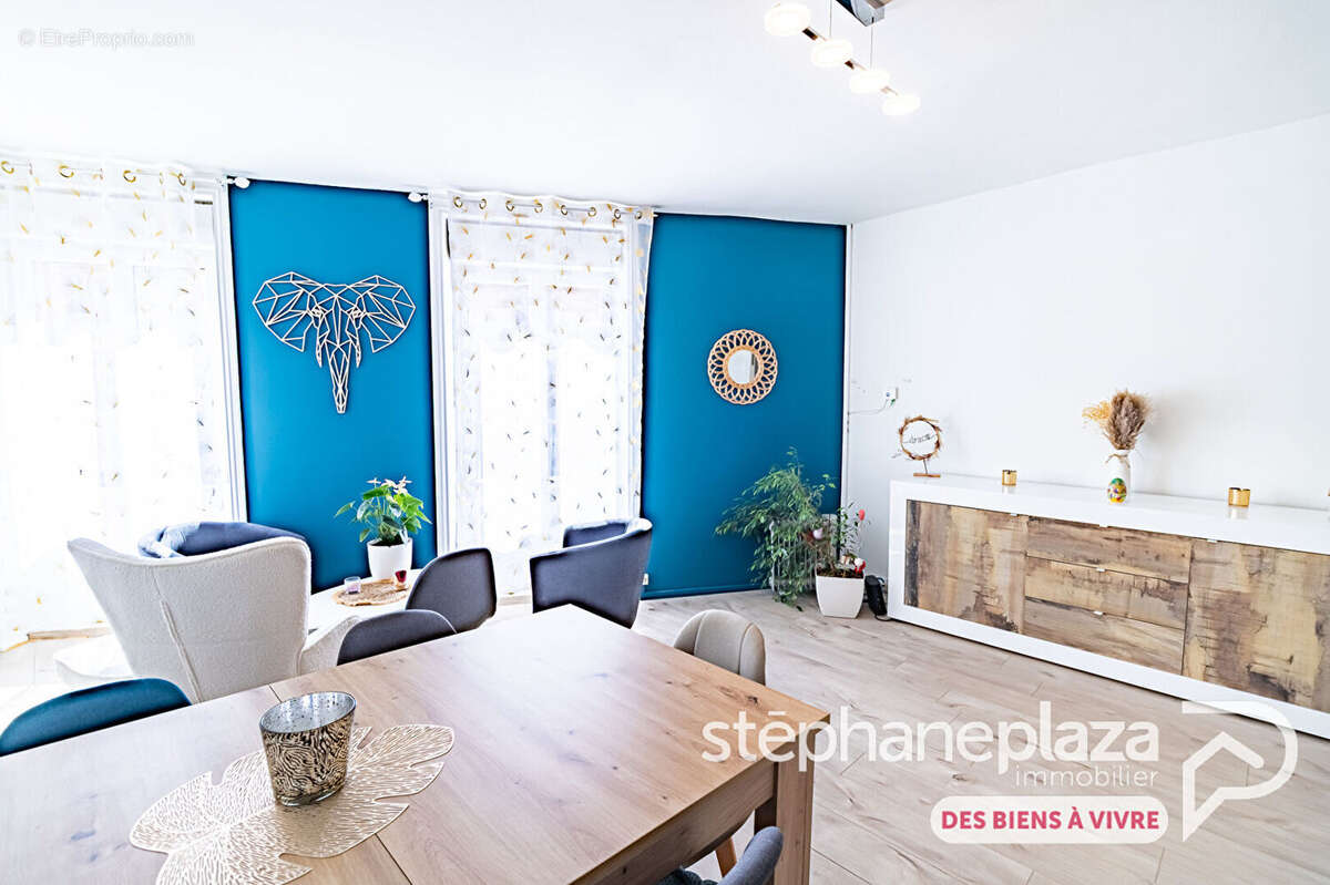 Appartement à PRIAY