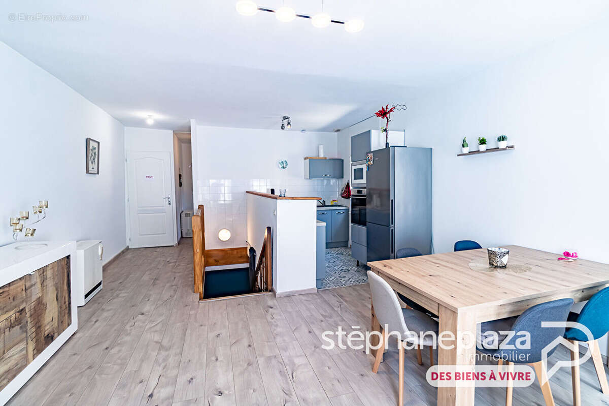 Appartement à PRIAY