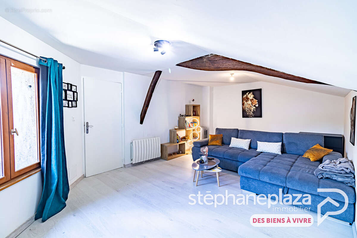 Appartement à PRIAY