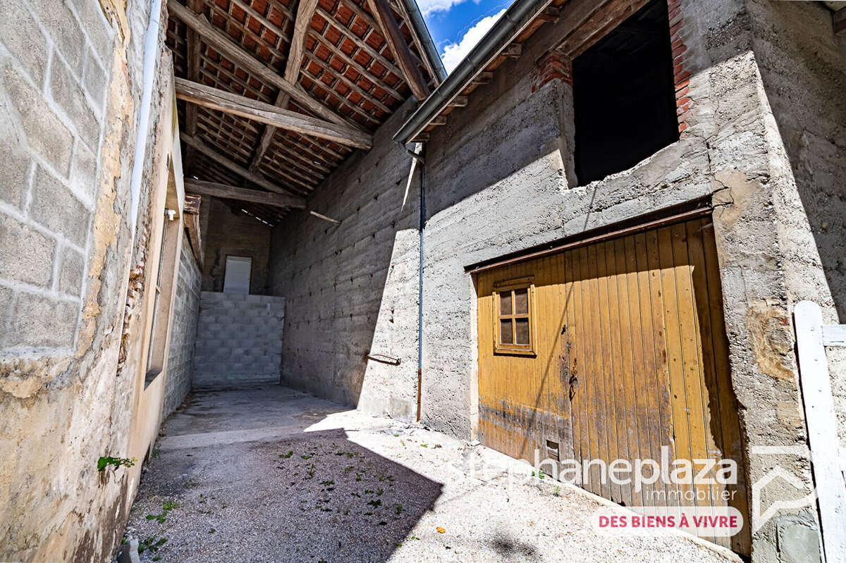 Appartement à PRIAY