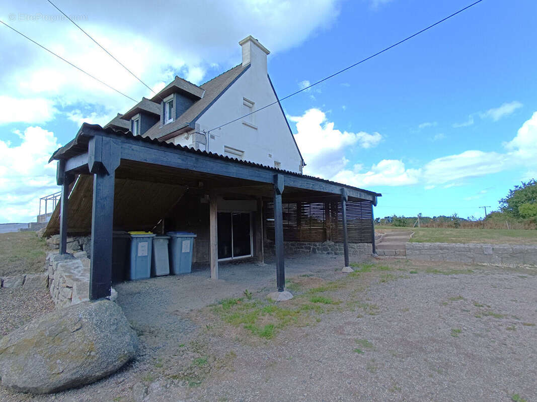 Maison à PLOUBEZRE
