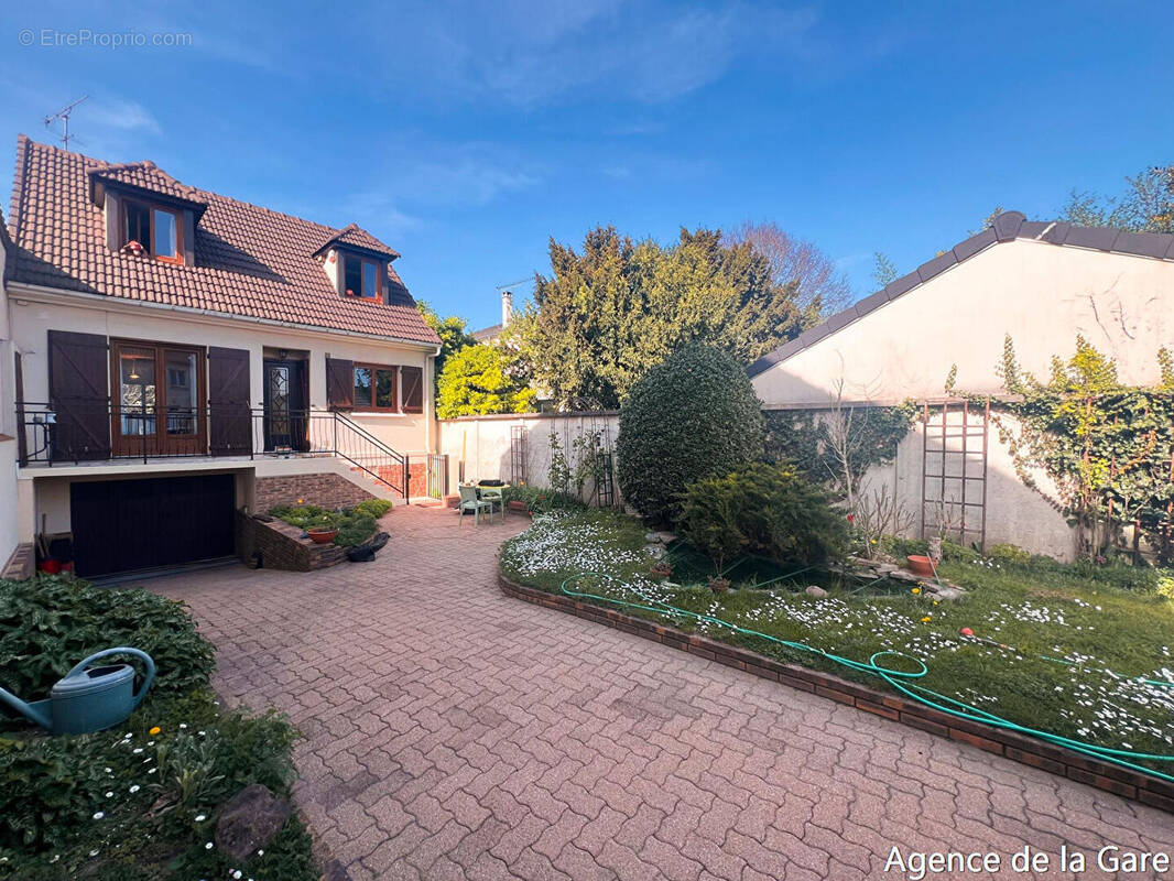 Maison à CARRIERES-SUR-SEINE