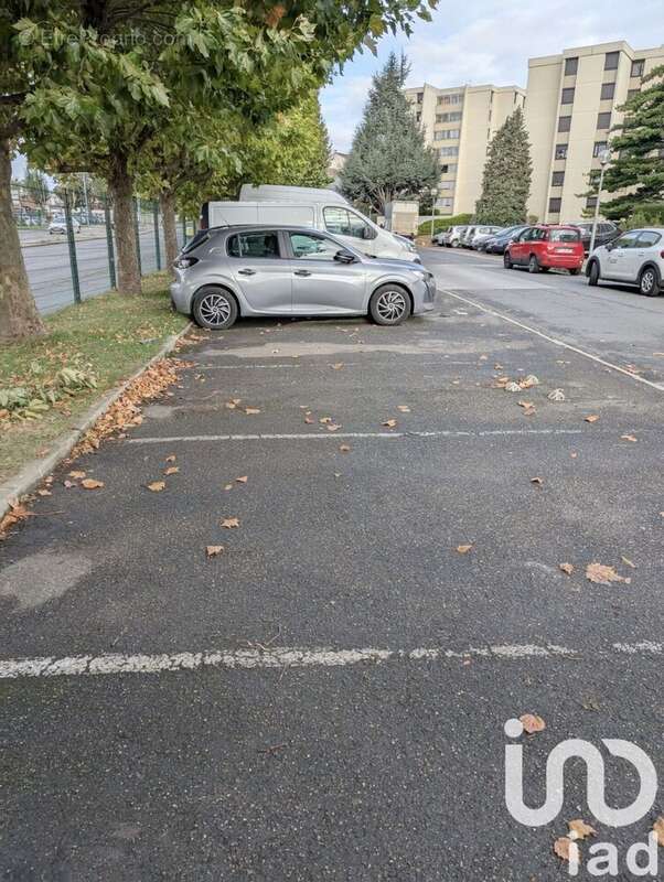 Photo 2 - Parking à VILLIERS-LE-BEL