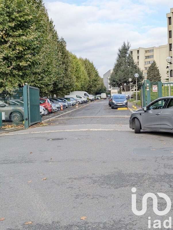 Photo 3 - Parking à VILLIERS-LE-BEL