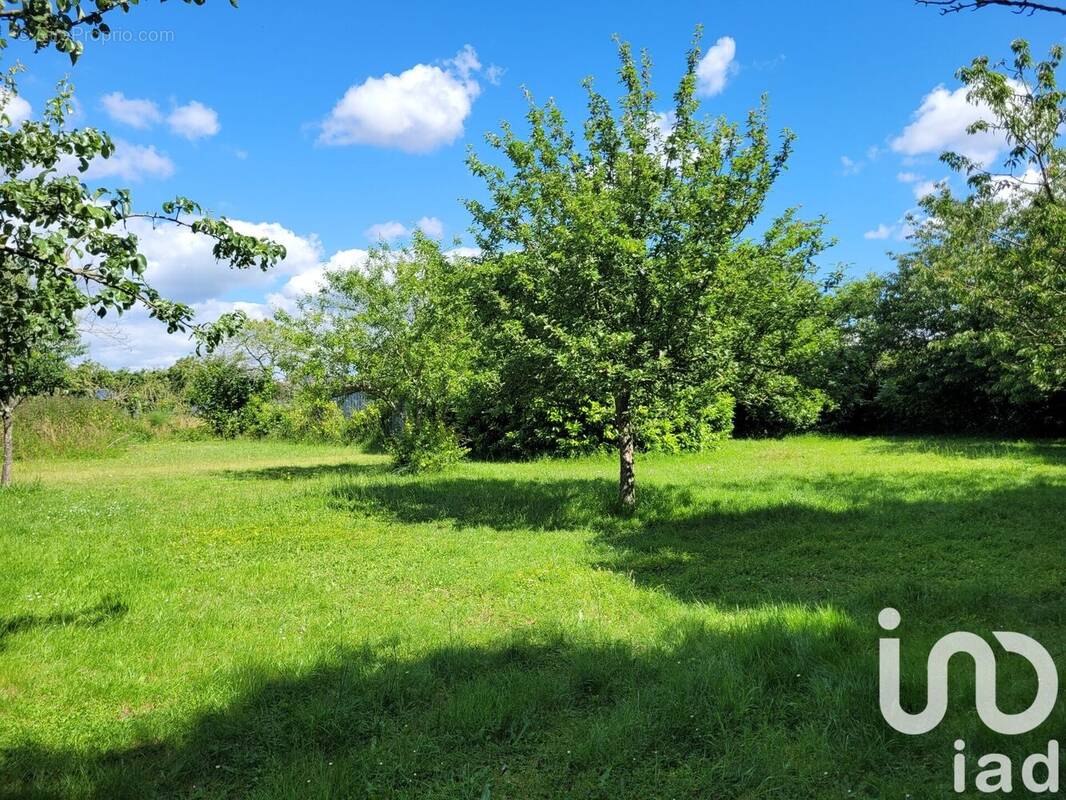 Photo 1 - Terrain à NEUVILLALAIS