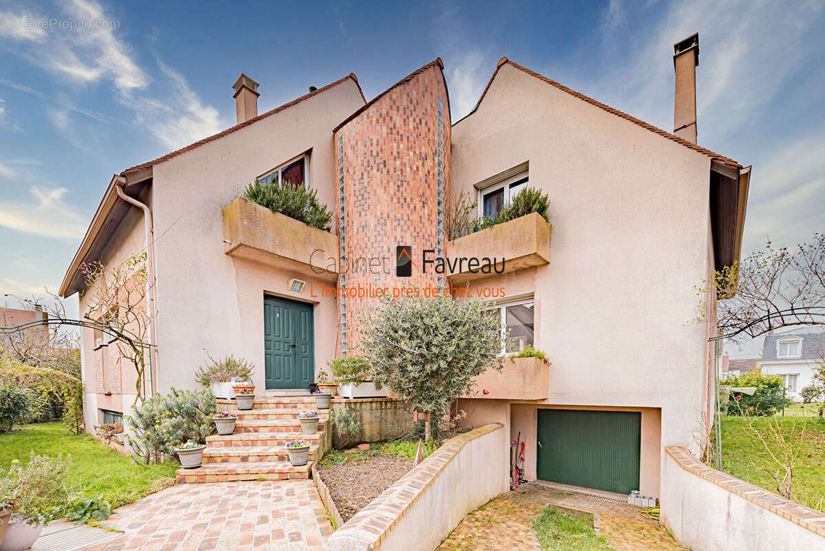 Maison à L&#039;HAY-LES-ROSES