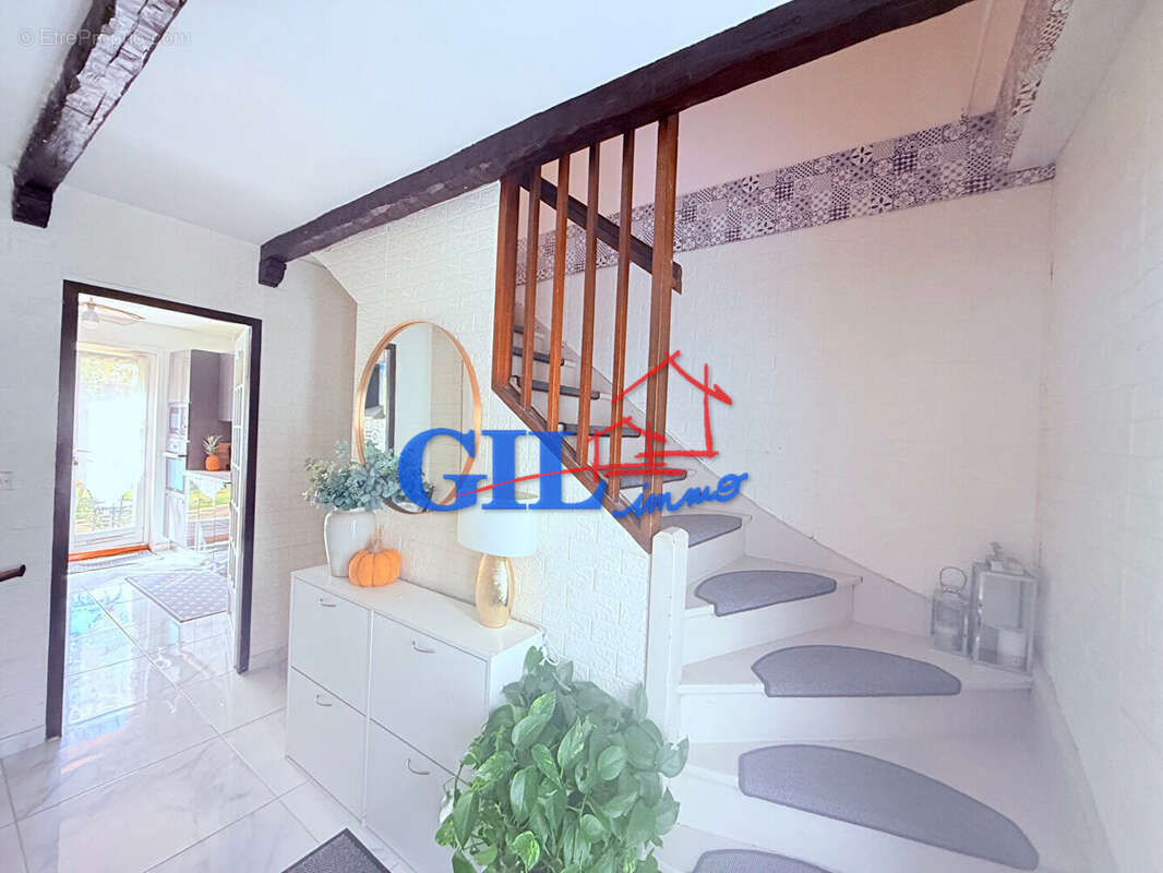 Maison à SAVIGNY-LE-TEMPLE