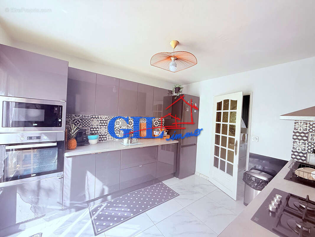 Maison à SAVIGNY-LE-TEMPLE