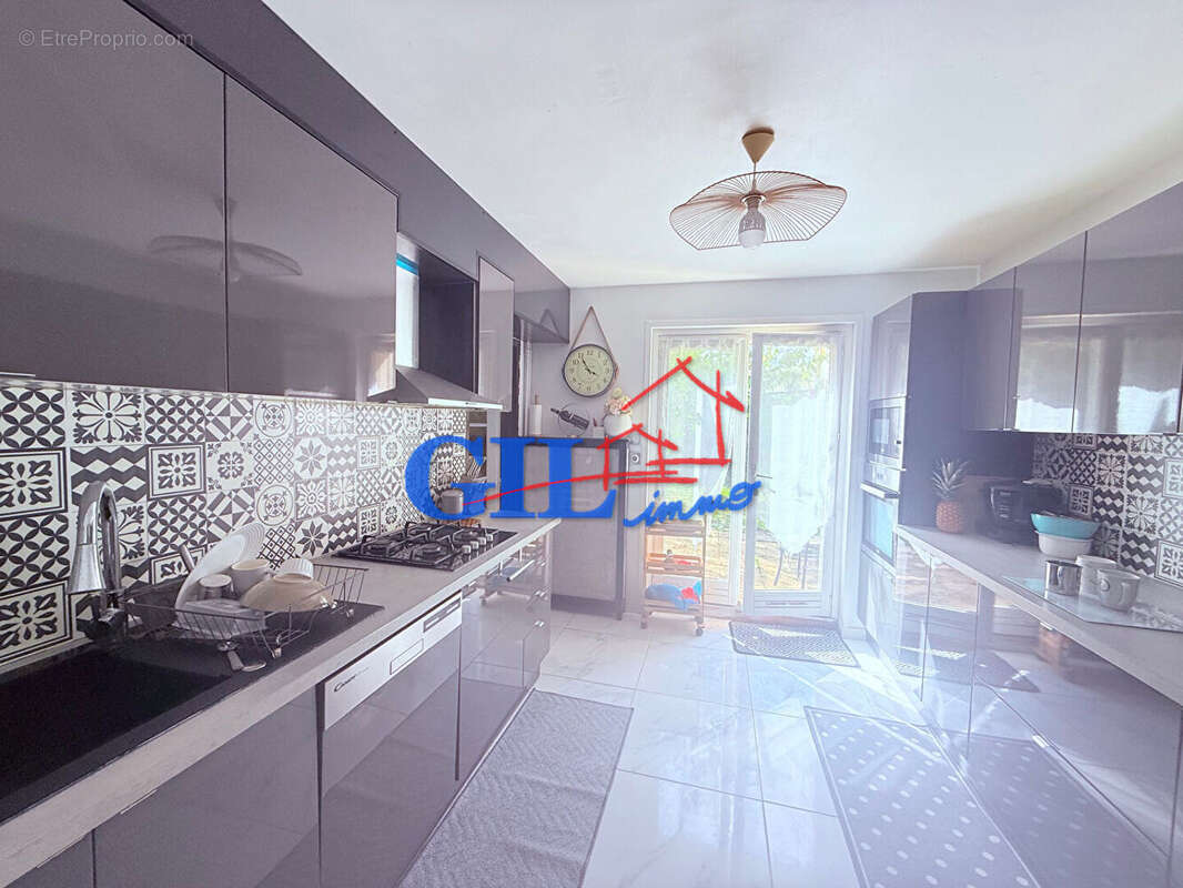 Maison à SAVIGNY-LE-TEMPLE