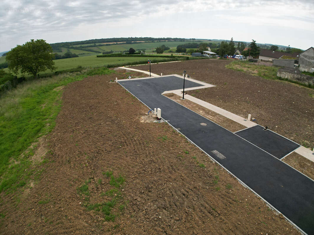 Terrain à FONTENAY-MAUVOISIN
