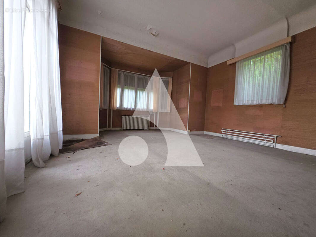 Maison à SAINT-MAUR-DES-FOSSES