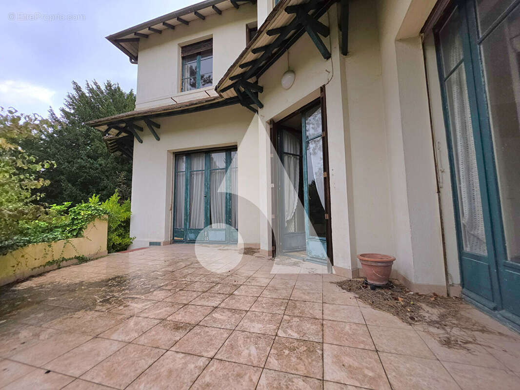 Maison à SAINT-MAUR-DES-FOSSES