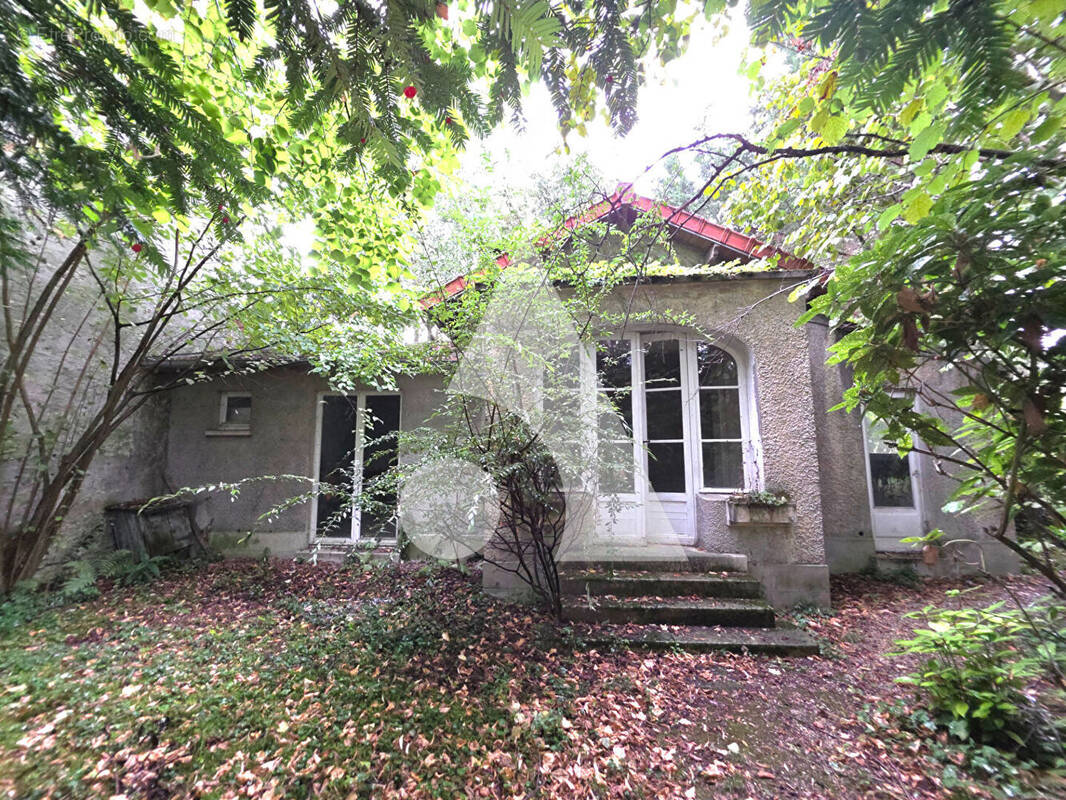 Maison à SAINT-MAUR-DES-FOSSES