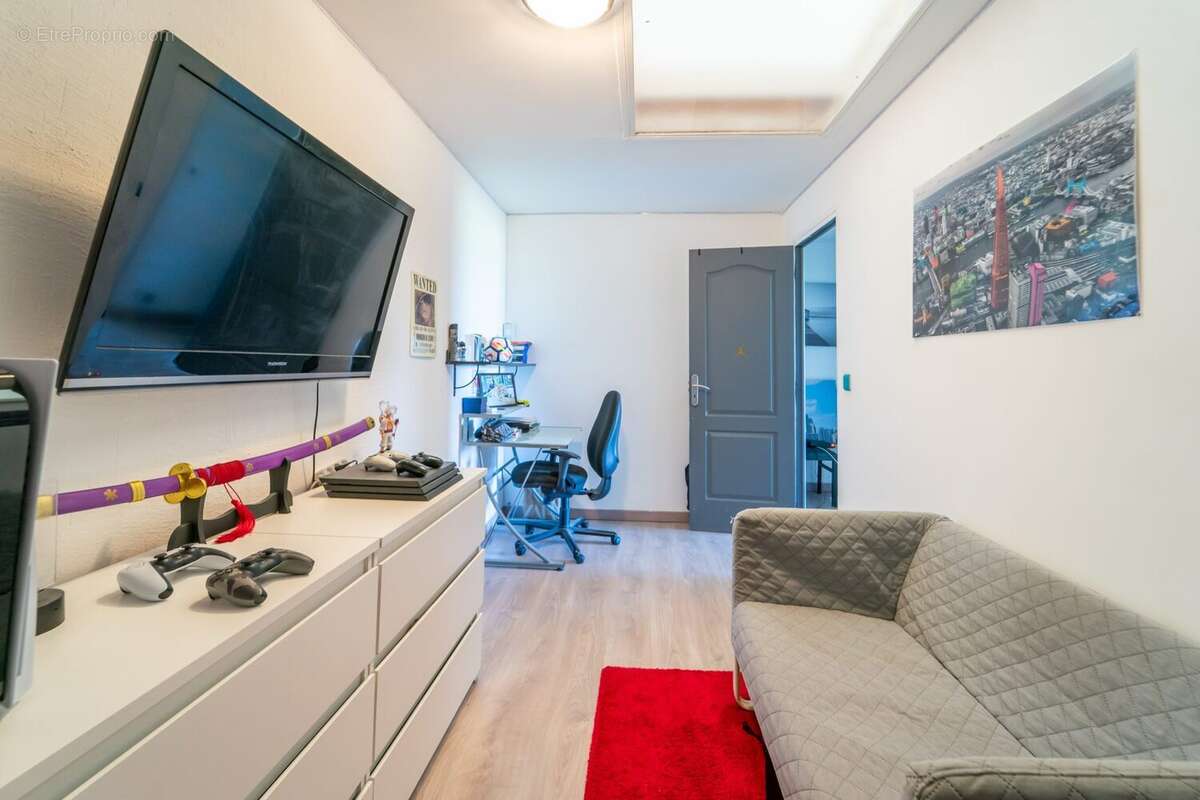 Bureau 12.10 m2 - Appartement à TRILBARDOU