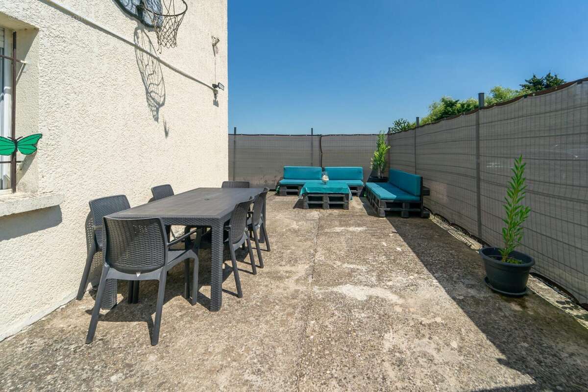 Terrasse  - Appartement à TRILBARDOU