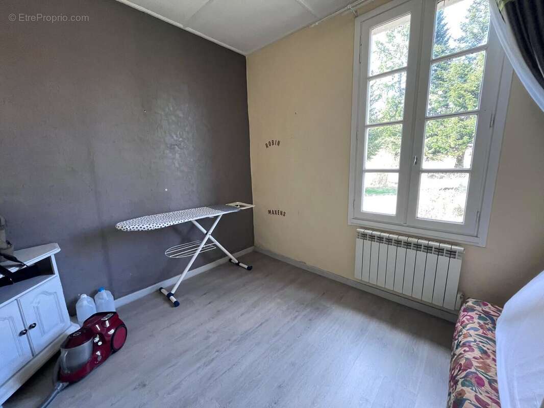 Chambre 1 - Maison à CHAMPAGNAC