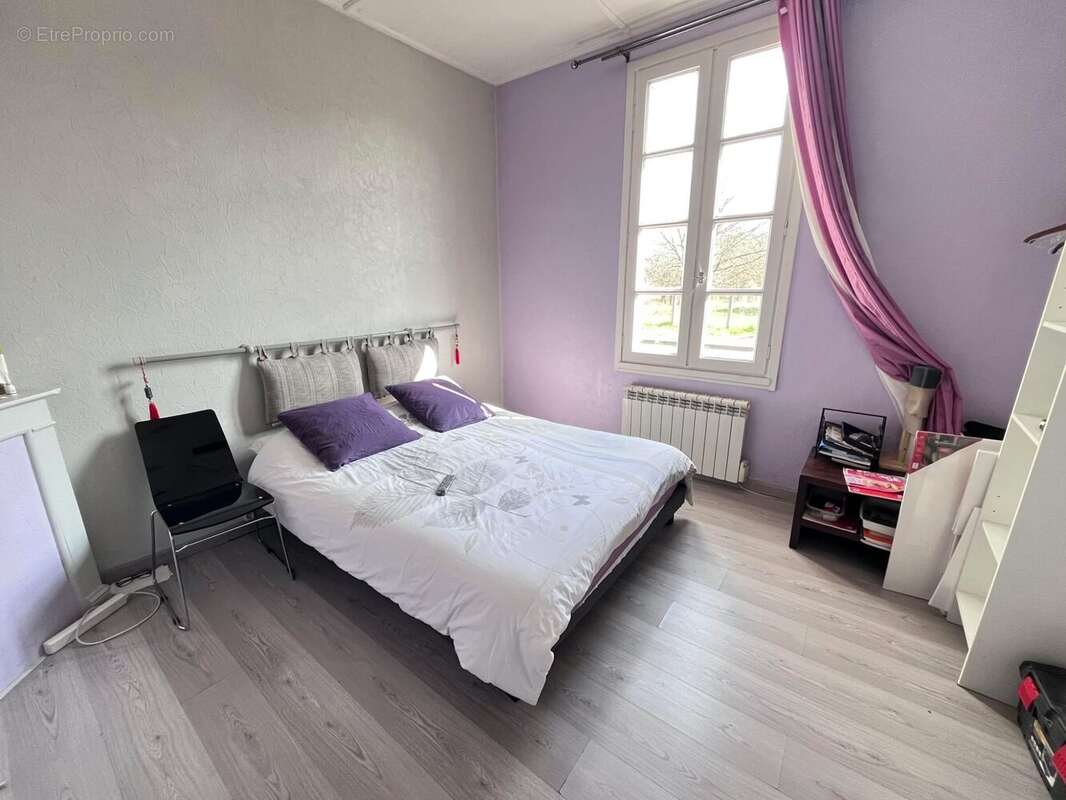 Chambre 2 - Maison à CHAMPAGNAC