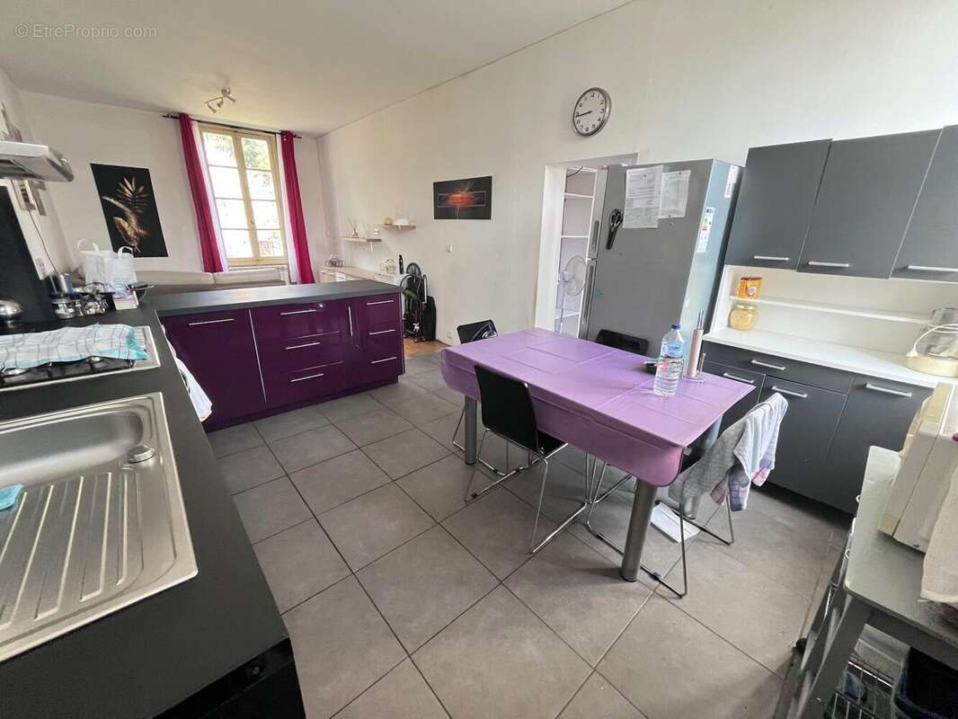 Cuisine - Maison à CHAMPAGNAC