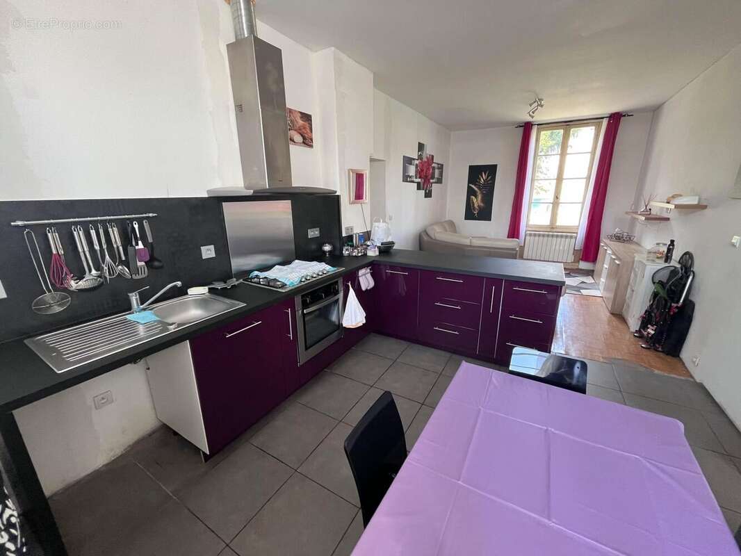 Cuisine - Maison à CHAMPAGNAC