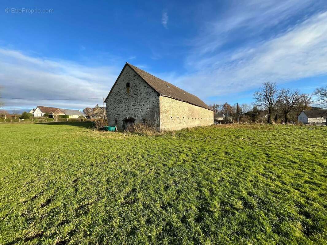 Batisse - Maison à CHAMPAGNAC