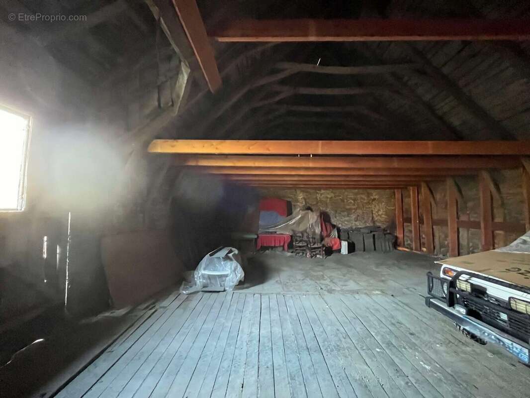 Grange - Maison à CHAMPAGNAC