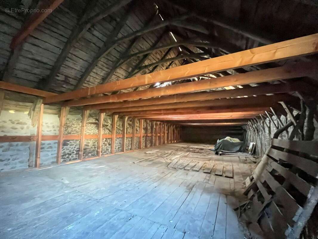 Grange - Maison à CHAMPAGNAC